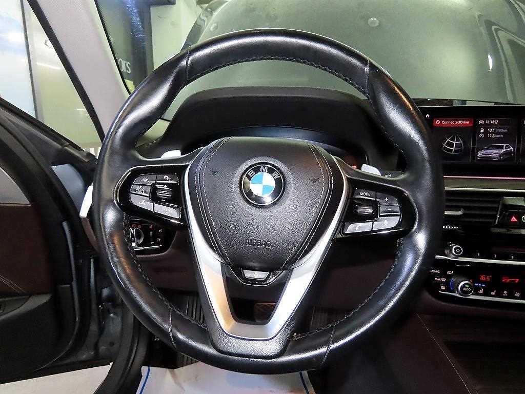 BMW 5시리즈 5시리즈 (G30) 520d M 스포츠 플러스 이미지 8