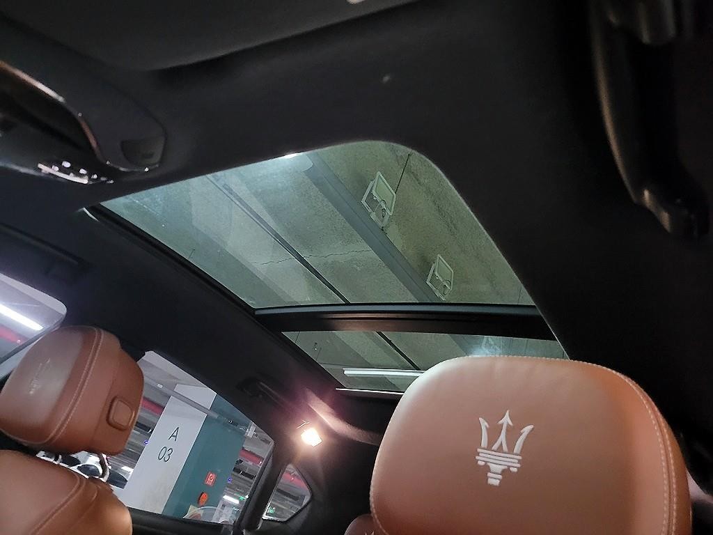 마세라티 르반떼 3.0  AWD 그란 루쏘 이미지 16