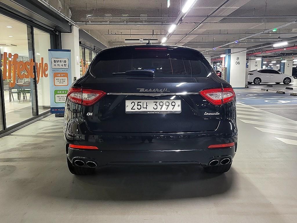 마세라티 르반떼 3.0  AWD 그란 루쏘 이미지 5