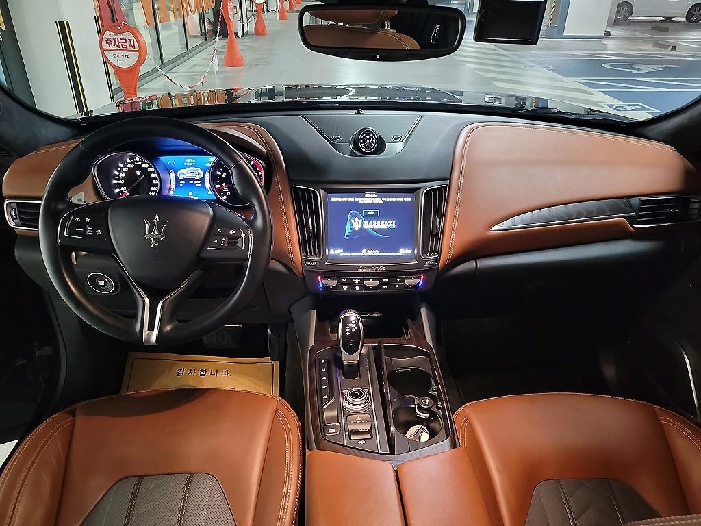 마세라티 르반떼 3.0  AWD 그란 루쏘 이미지 6