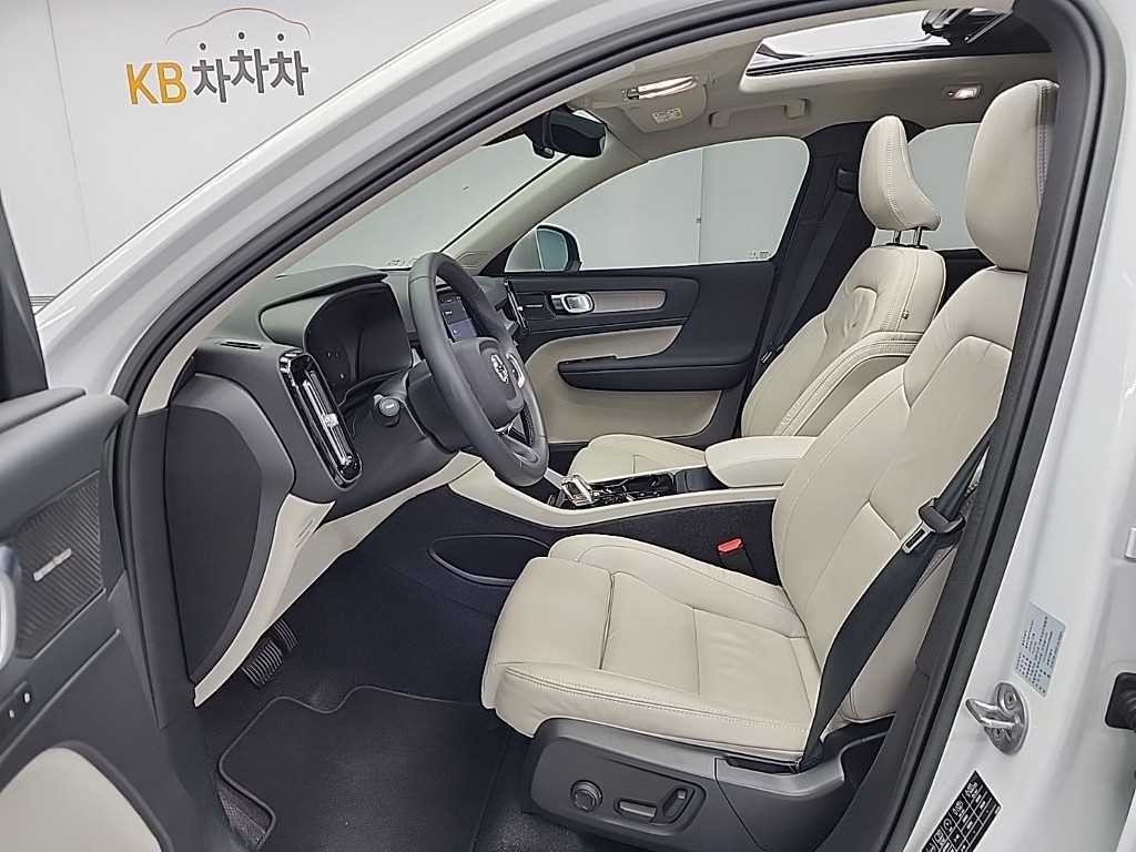 볼보 XC40 B4 AWD 얼티메이트 브라이트 이미지 12