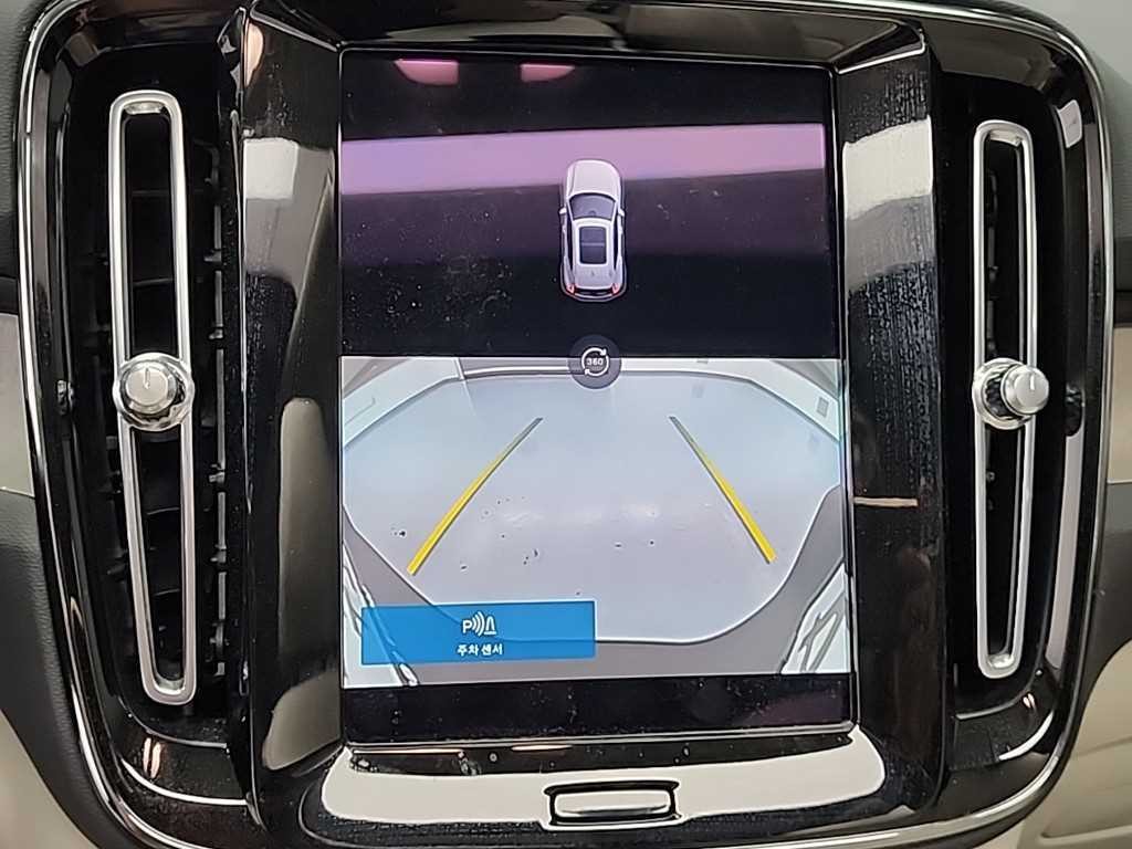 볼보 XC40 B4 AWD 얼티메이트 브라이트 이미지 17