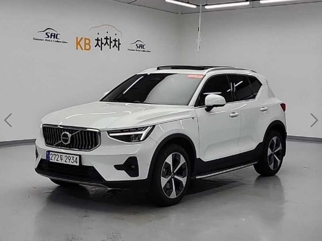 볼보 XC40 B4 AWD 얼티메이트 브라이트 이미지 2