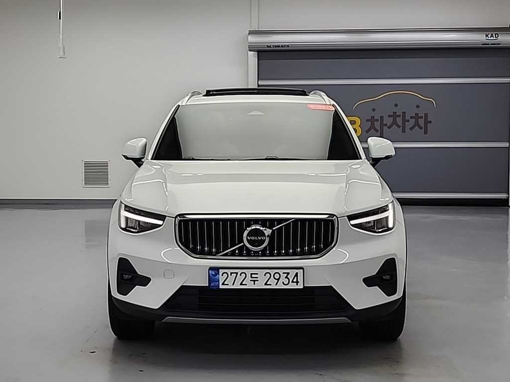 볼보 XC40 B4 AWD 얼티메이트 브라이트 이미지 3