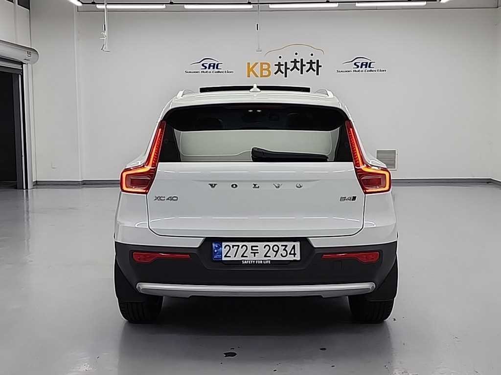 볼보 XC40 B4 AWD 얼티메이트 브라이트 이미지 4