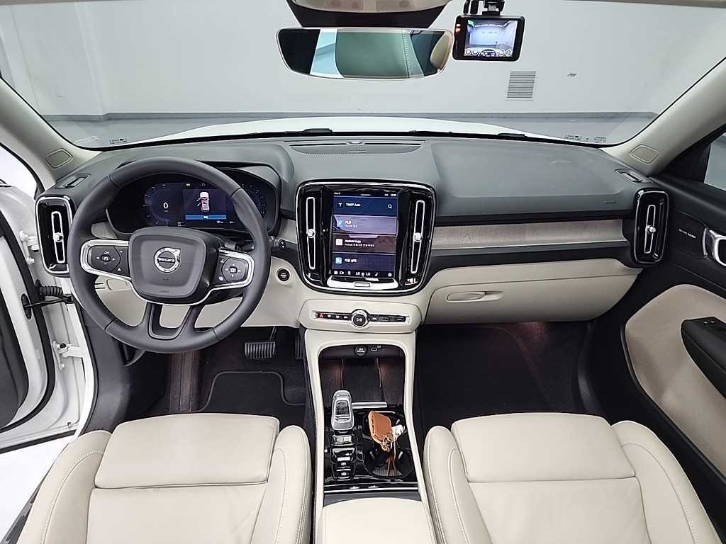 볼보 XC40 B4 AWD 얼티메이트 브라이트 이미지 8