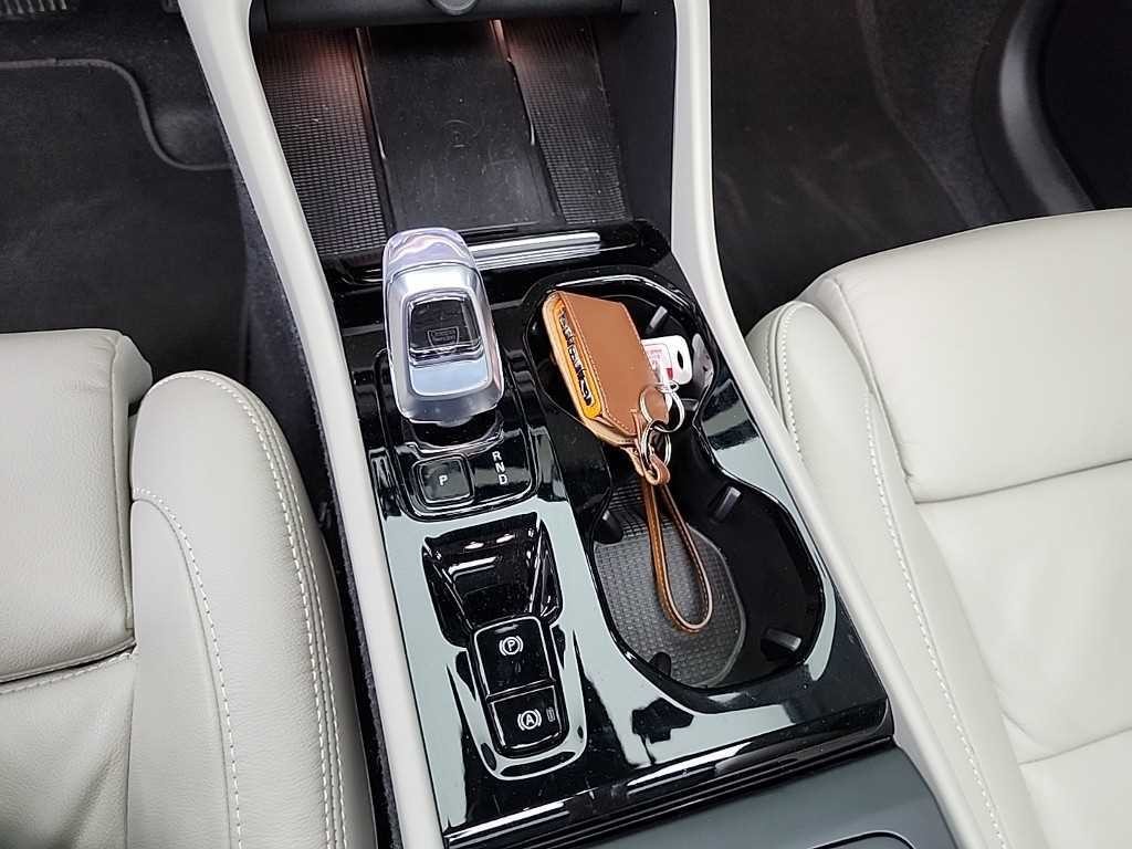 볼보 XC40 B4 AWD 얼티메이트 브라이트 이미지 9