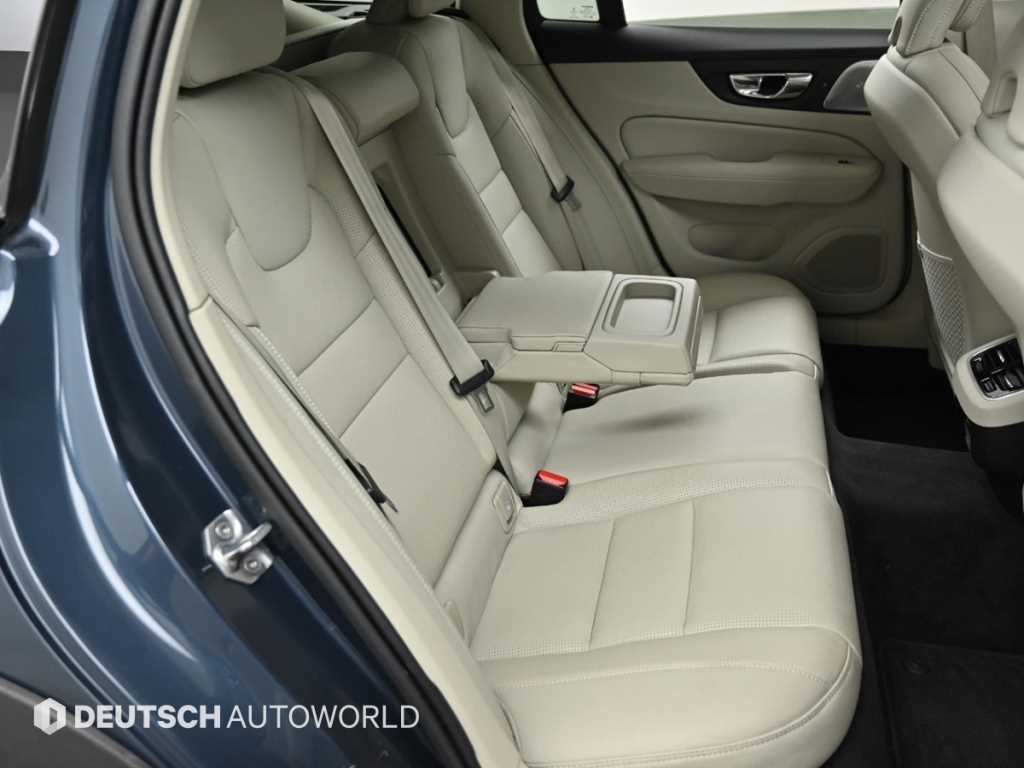 볼보 V60 V60 크로스 컨트리 2세대 2.0 T5 프로 AWD 이미지 12