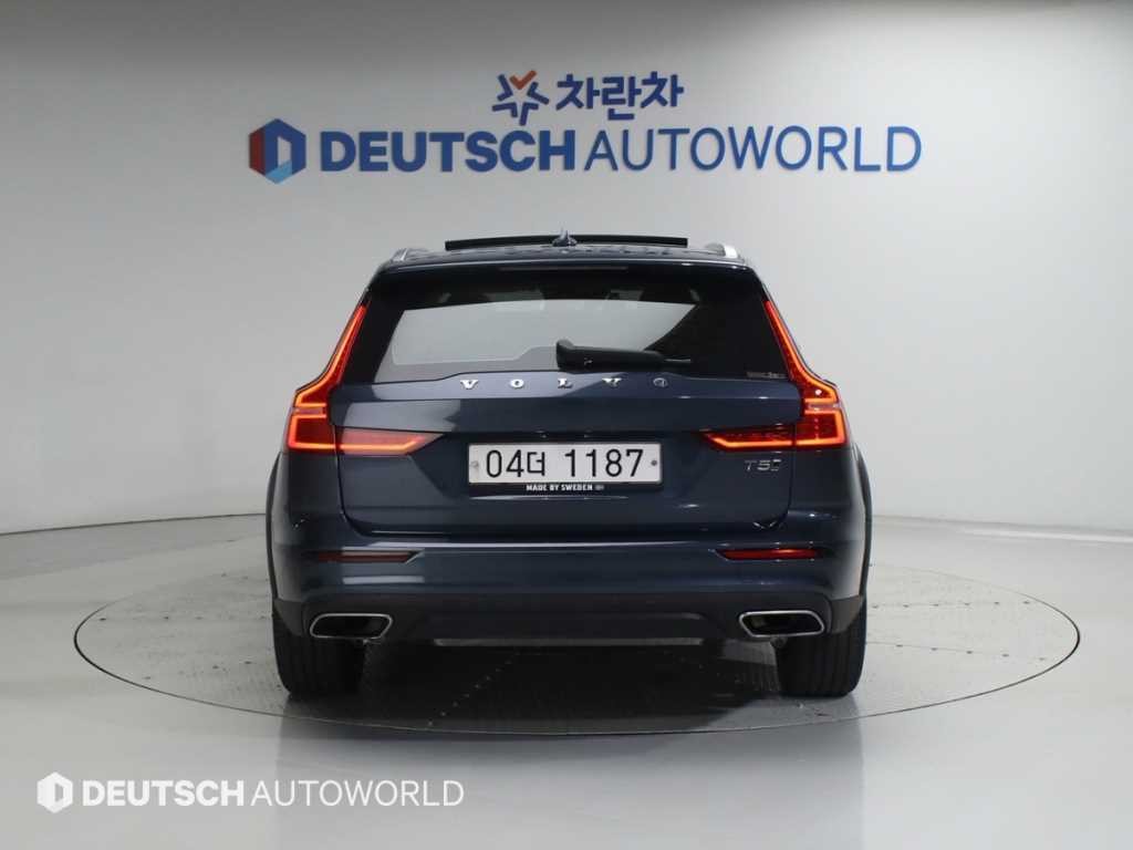 볼보 V60 V60 크로스 컨트리 2세대 2.0 T5 프로 AWD 이미지 4