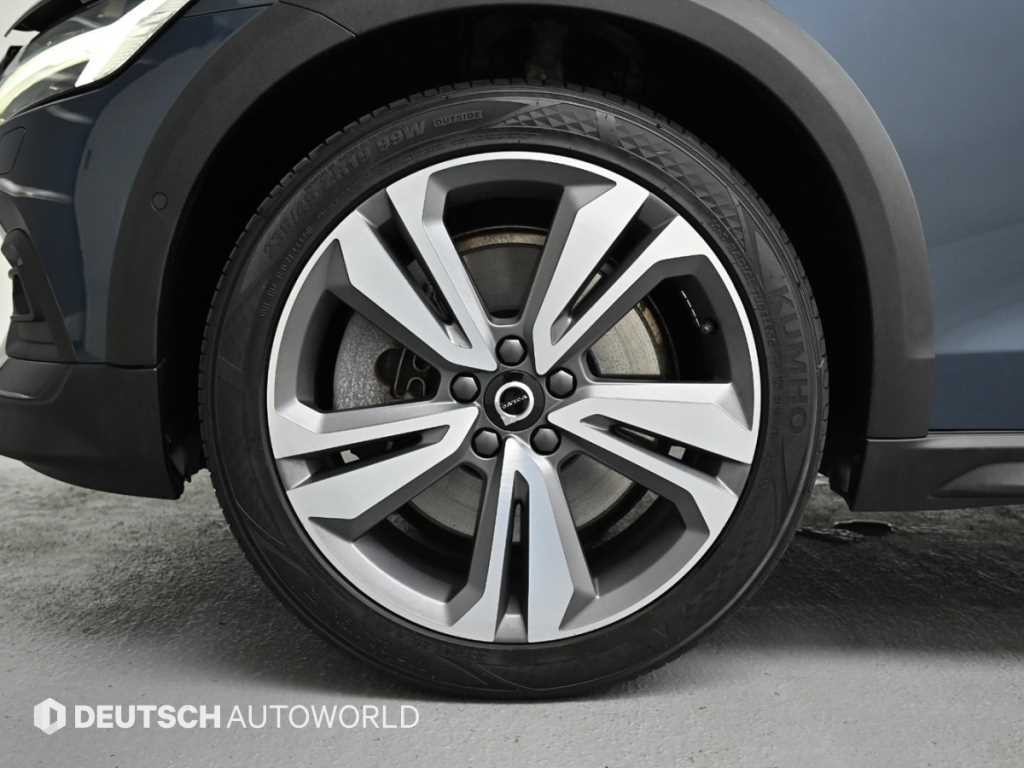 볼보 V60 V60 크로스 컨트리 2세대 2.0 T5 프로 AWD 이미지 5