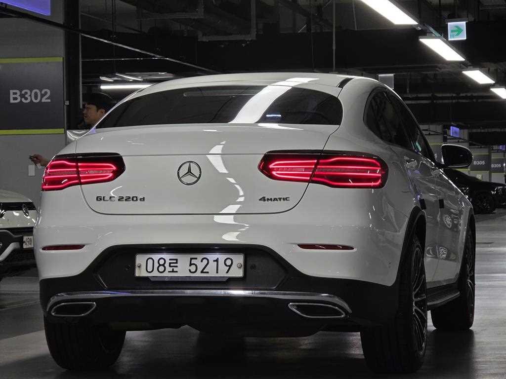 벤츠 GLC 클래스 GLC클래스 X253 GLC 220 d 4MATIC 프리미엄 쿠페 이미지 2