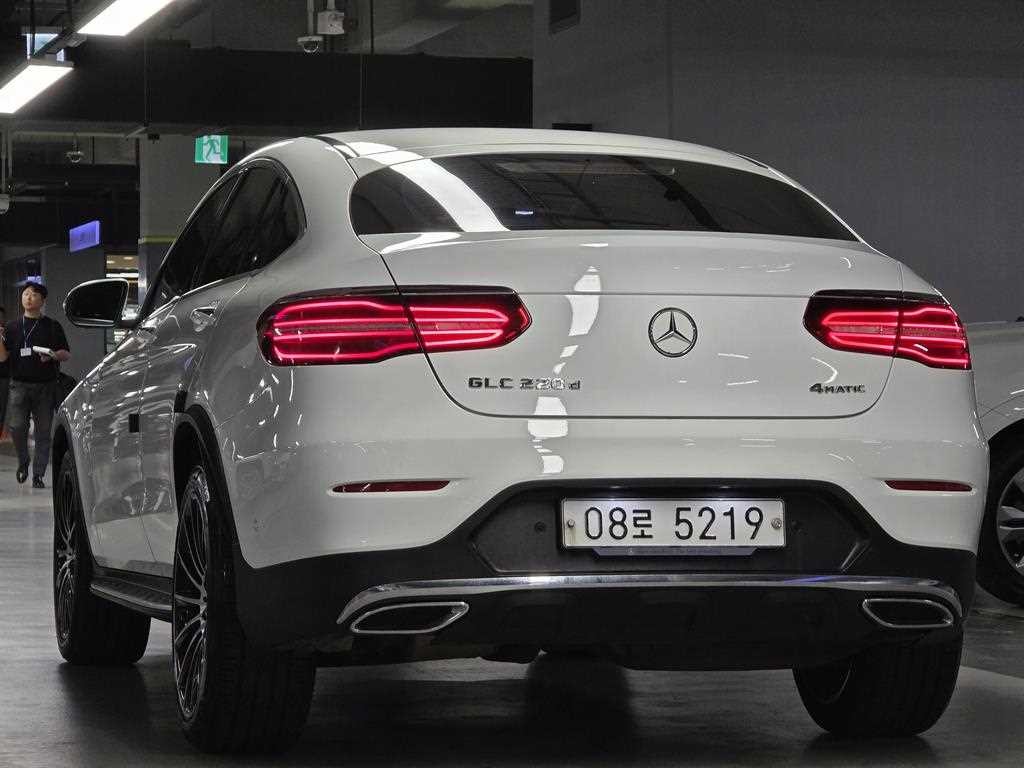 벤츠 GLC 클래스 GLC클래스 X253 GLC 220 d 4MATIC 프리미엄 쿠페 이미지 4