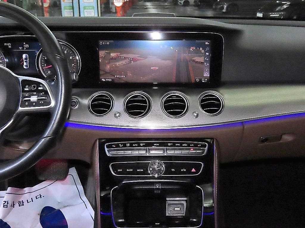 벤츠 E 클래스 E-클래스 W213 E300 아방가르드 이미지 11