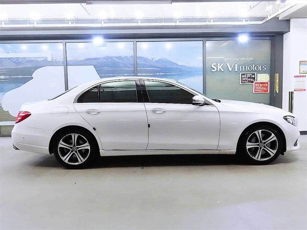 벤츠 E 클래스 E-클래스 W213 E300 아방가르드 이미지 3