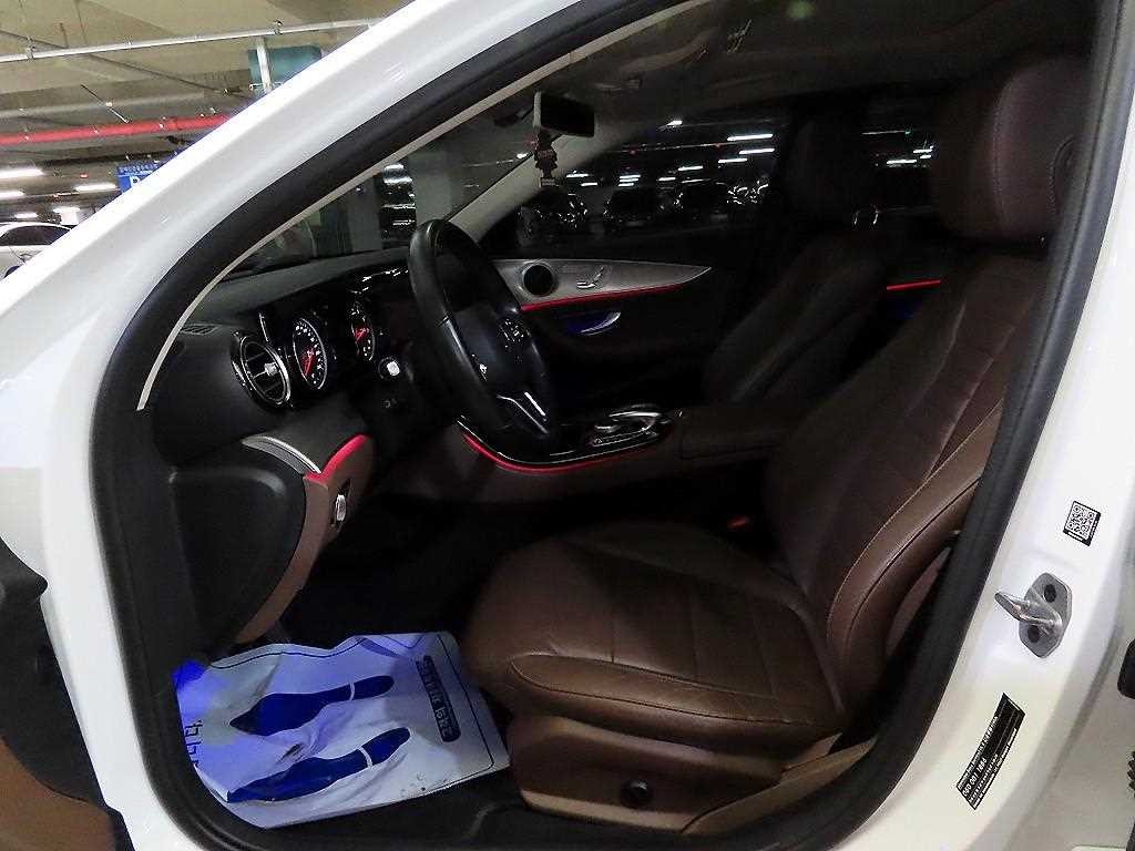 벤츠 E 클래스 E-클래스 W213 E300 아방가르드 이미지 6