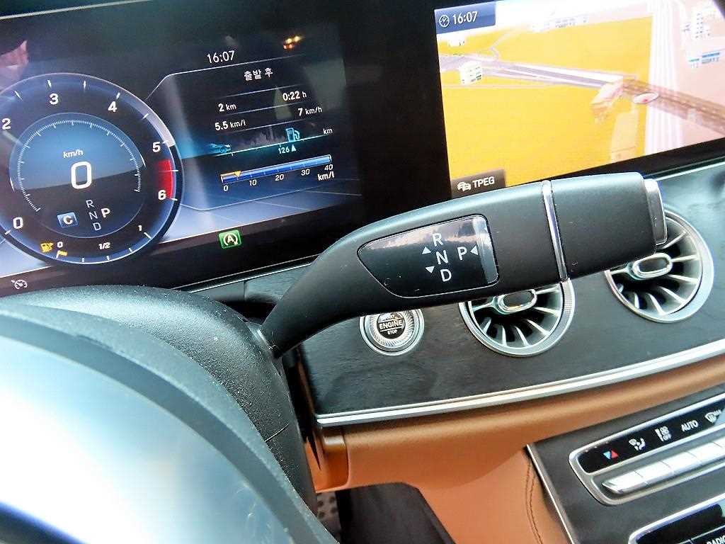 벤츠 E 클래스 E-클래스 W213 E220d 쿠페 이미지 10