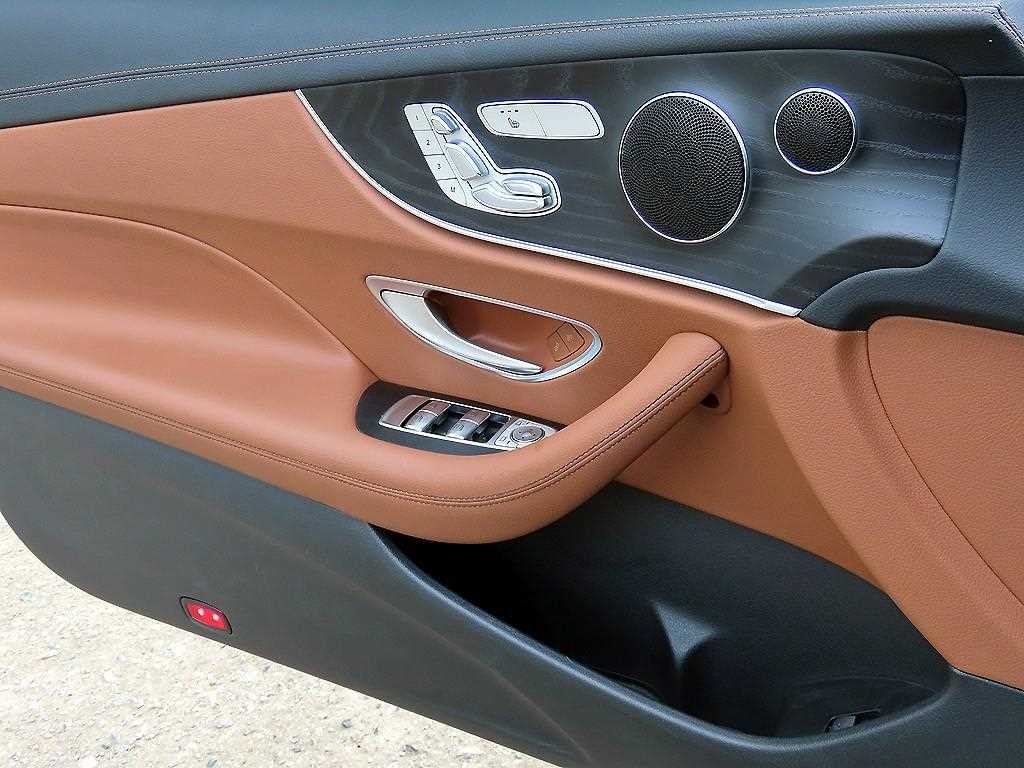벤츠 E 클래스 E-클래스 W213 E220d 쿠페 이미지 11