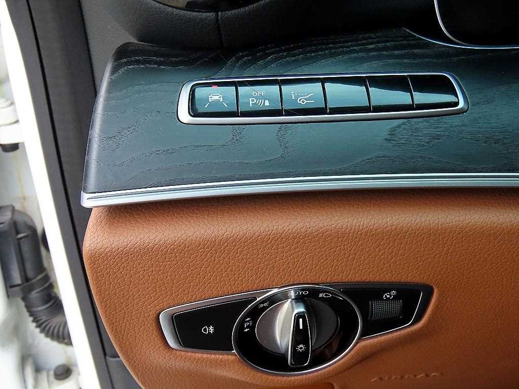 벤츠 E 클래스 E-클래스 W213 E220d 쿠페 이미지 12
