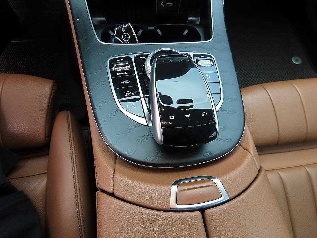 벤츠 E 클래스 E-클래스 W213 E220d 쿠페 이미지 13