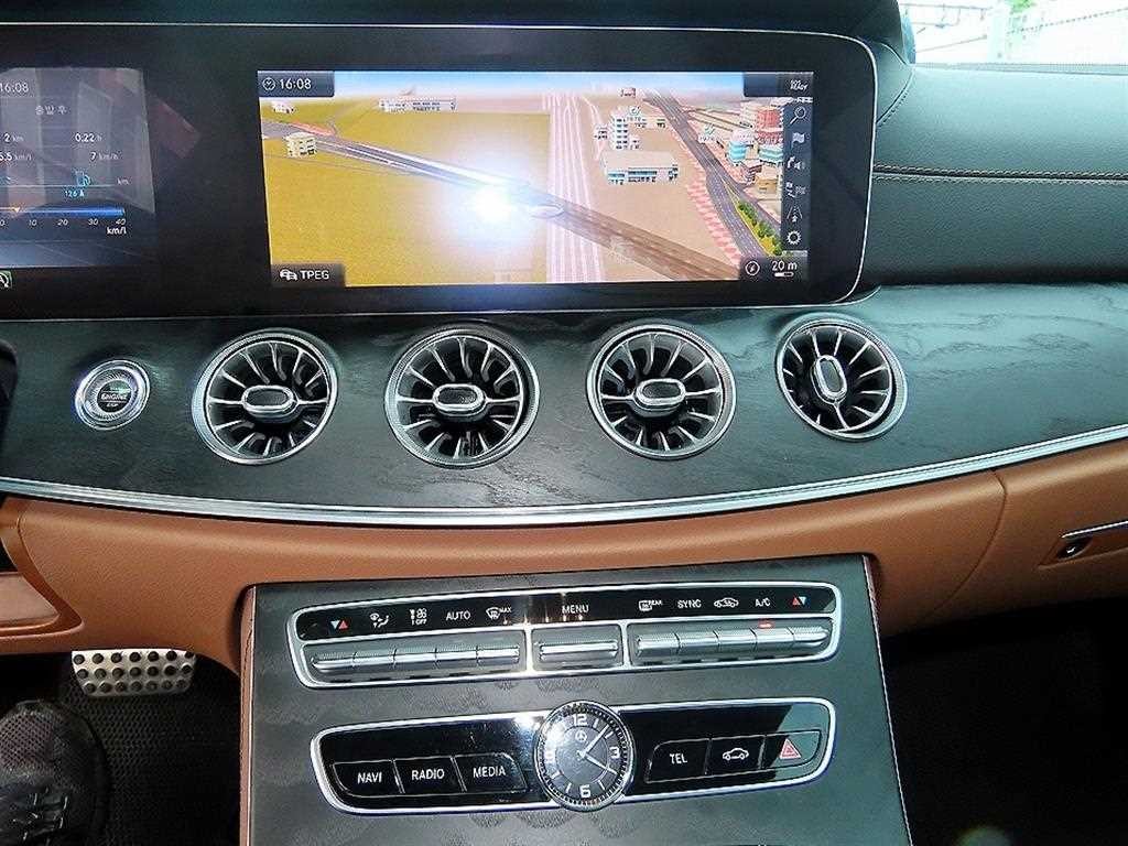 벤츠 E 클래스 E-클래스 W213 E220d 쿠페 이미지 14