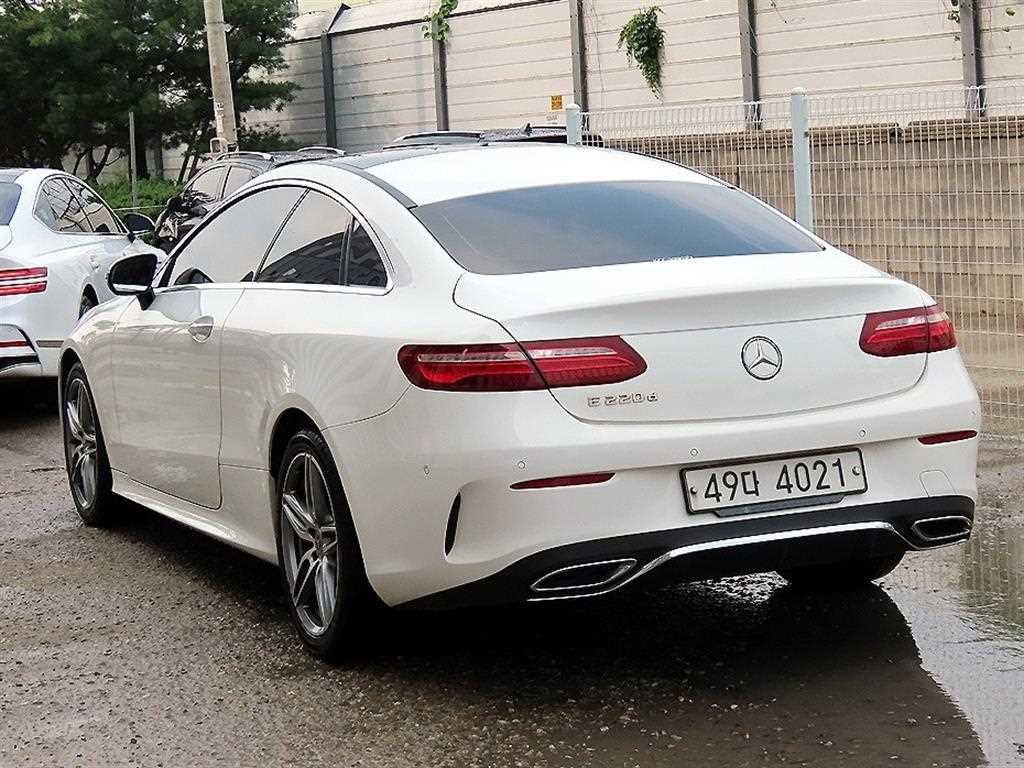 벤츠 E 클래스 E-클래스 W213 E220d 쿠페 이미지 3
