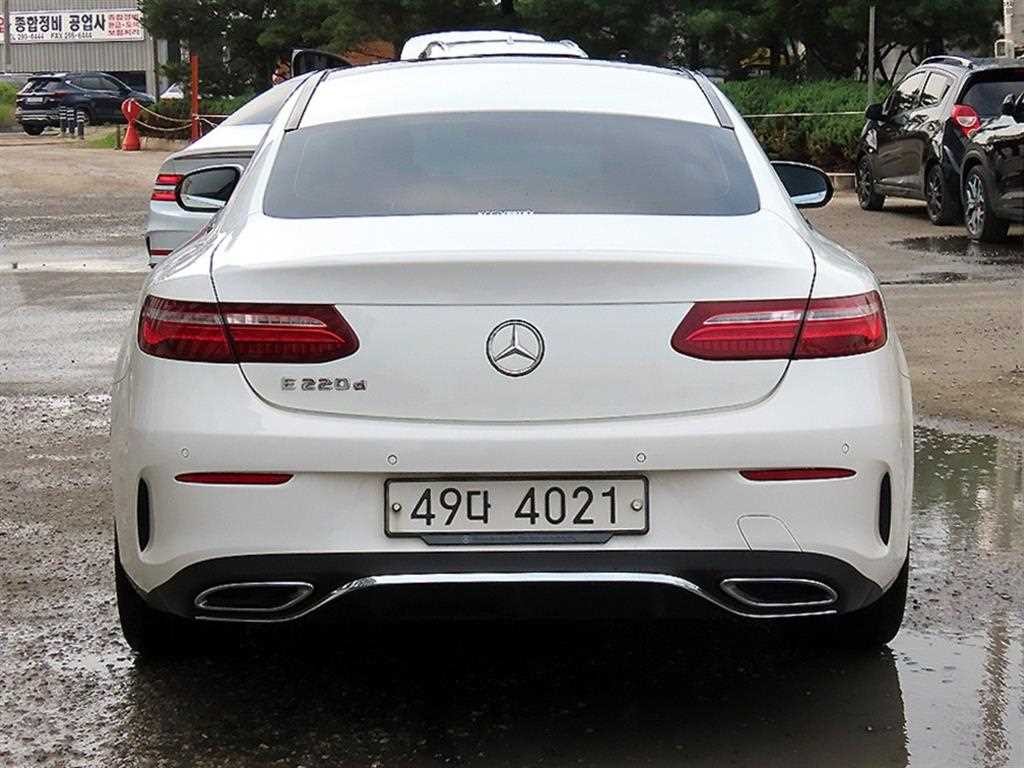 벤츠 E 클래스 E-클래스 W213 E220d 쿠페 이미지 4