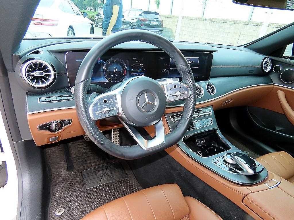 벤츠 E 클래스 E-클래스 W213 E220d 쿠페 이미지 7