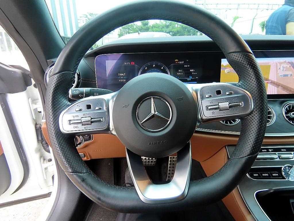 벤츠 E 클래스 E-클래스 W213 E220d 쿠페 이미지 8