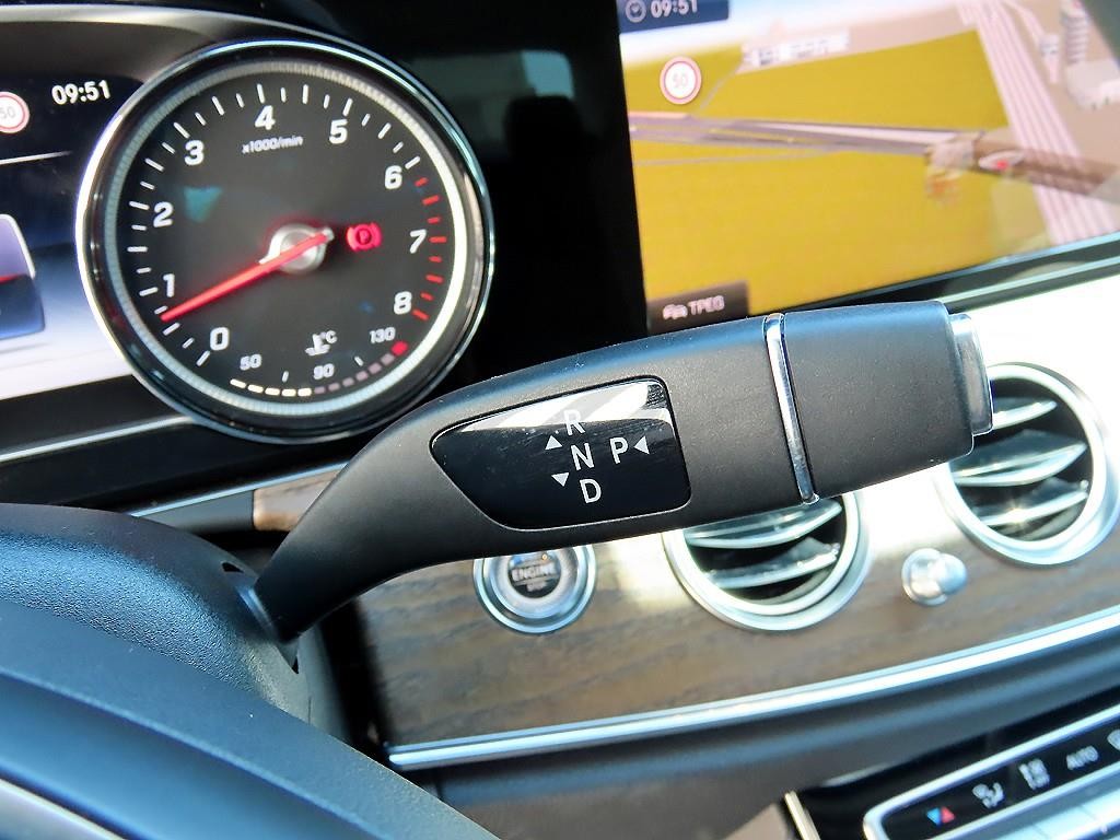 벤츠 E 클래스 E-클래스 W213 E300 4MATIC 익스클루시브 스텐다드 이미지 10