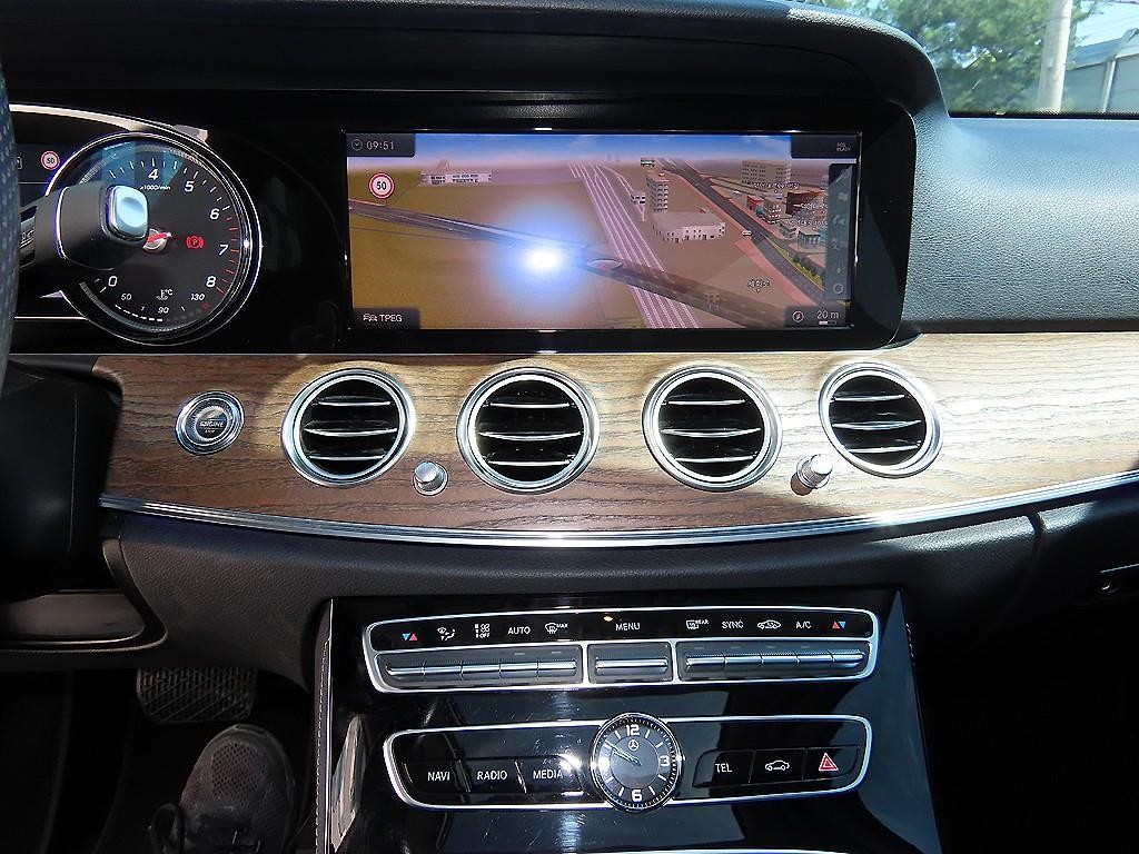 벤츠 E 클래스 E-클래스 W213 E300 4MATIC 익스클루시브 스텐다드 이미지 14