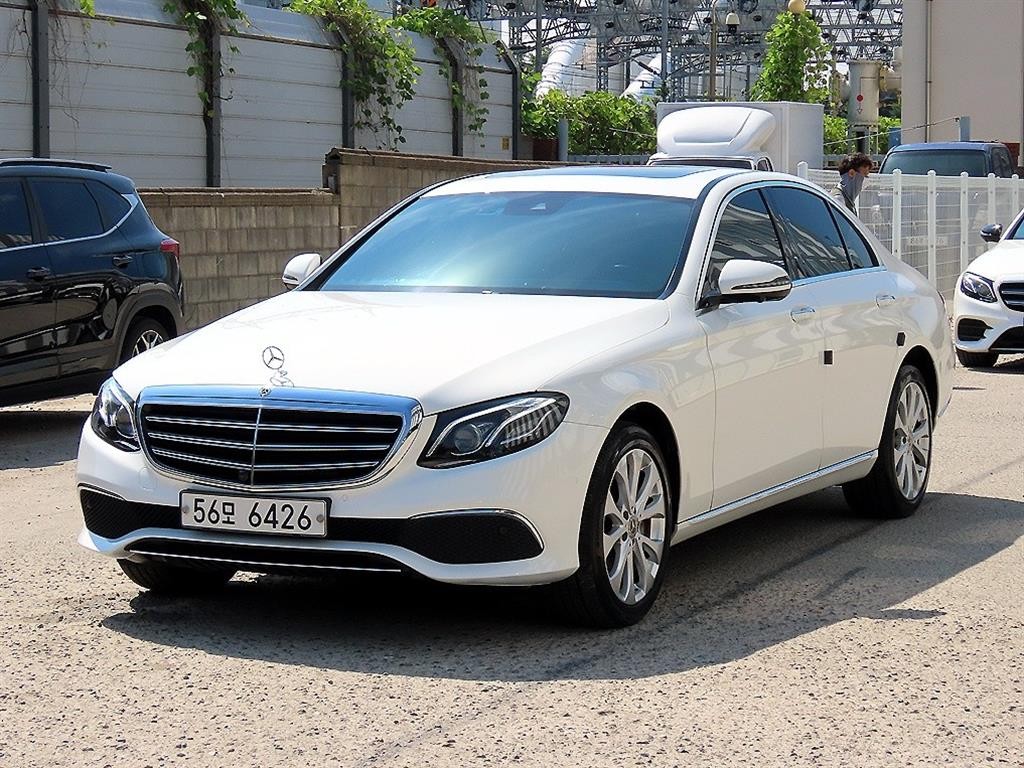 벤츠 E 클래스 E-클래스 W213 E300 4MATIC 익스클루시브 스텐다드 이미지 2