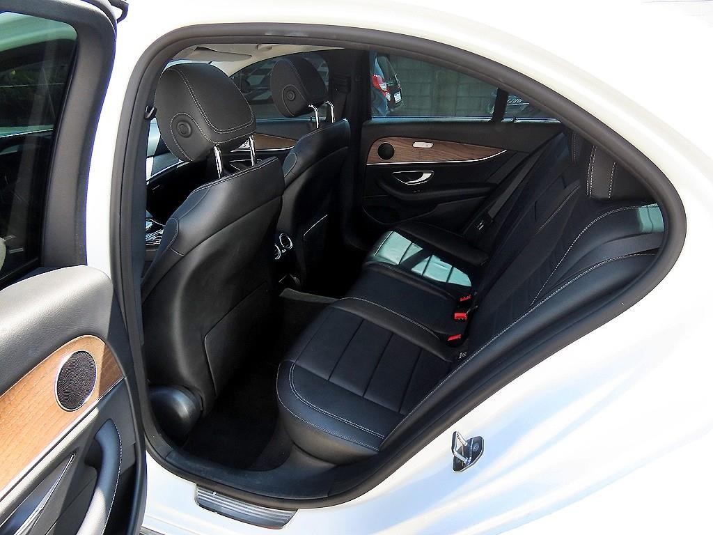 벤츠 E 클래스 E-클래스 W213 E300 4MATIC 익스클루시브 스텐다드 이미지 6