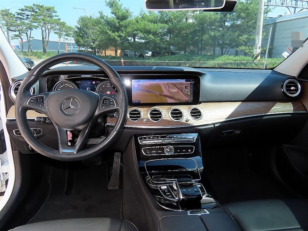 벤츠 E 클래스 E-클래스 W213 E300 4MATIC 익스클루시브 스텐다드 이미지 7
