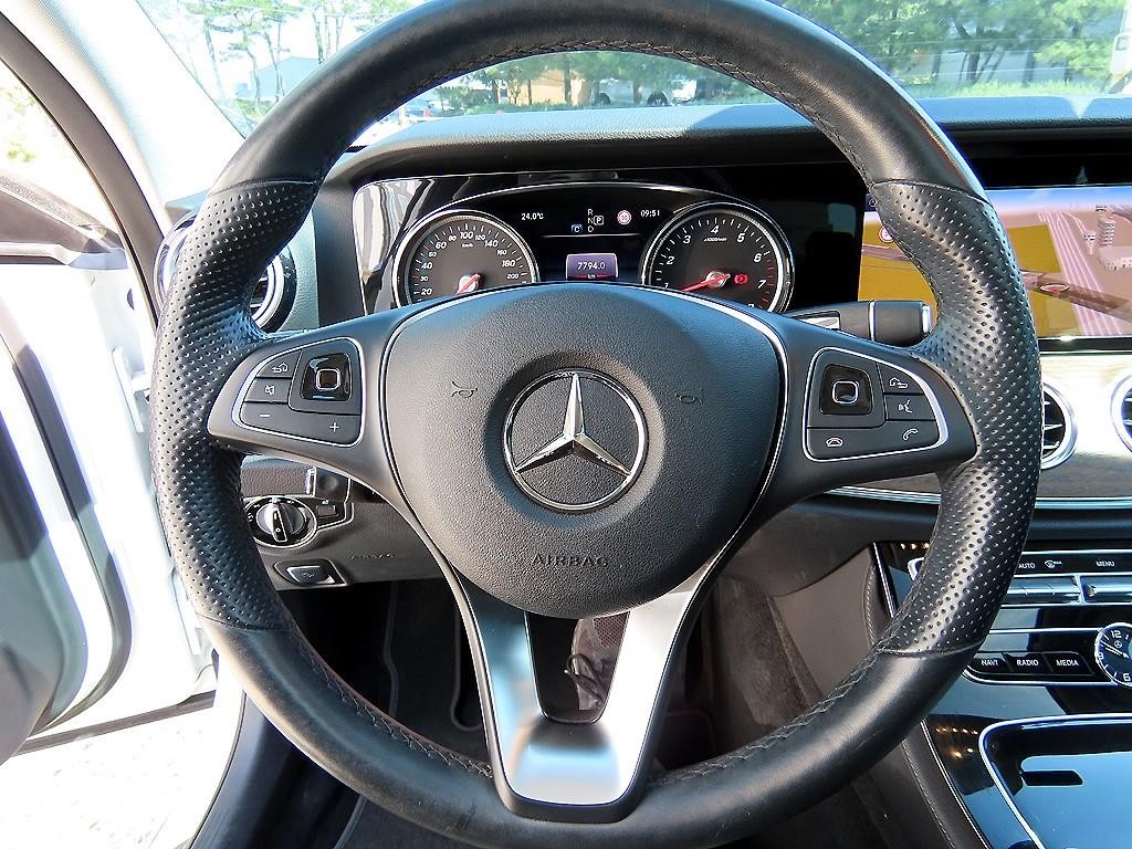 벤츠 E 클래스 E-클래스 W213 E300 4MATIC 익스클루시브 스텐다드 이미지 8