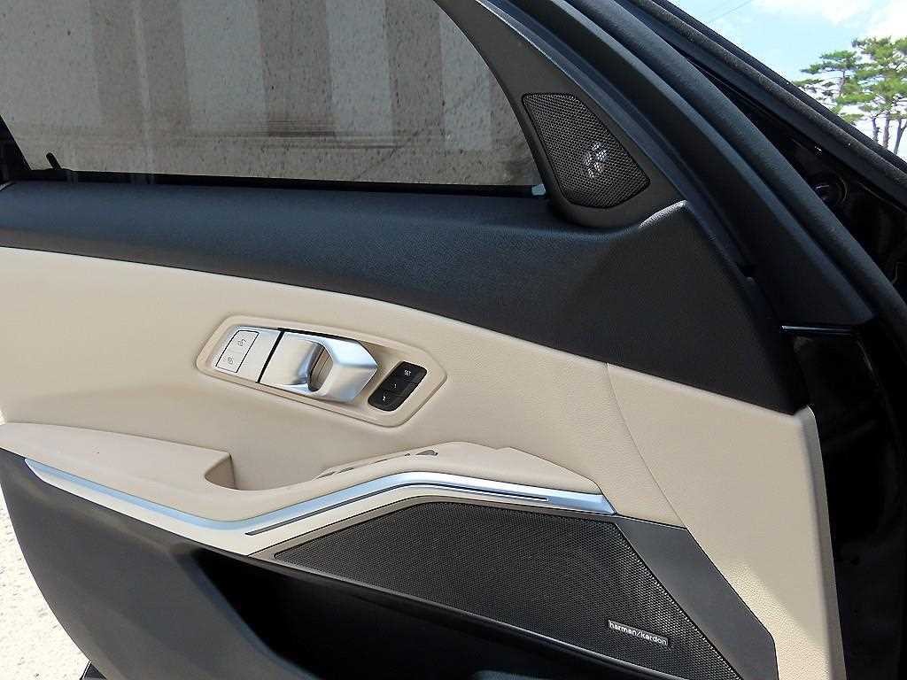 BMW 3시리즈 3시리즈 (G20) 320i M 스포츠 이미지 12