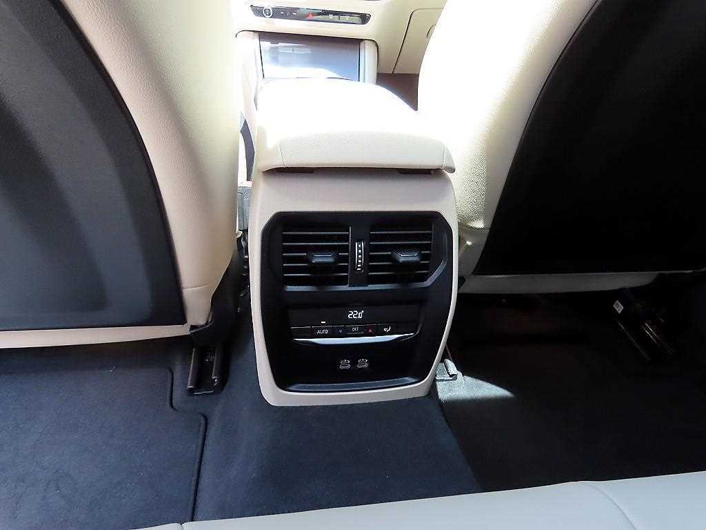 BMW 3시리즈 3시리즈 (G20) 320i M 스포츠 이미지 16