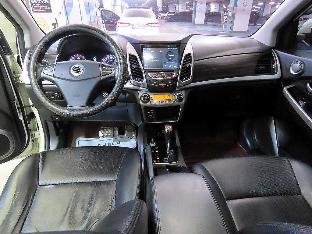KG모빌리티(쌍용) 코란도 뉴코란도C 2WD 2.2 RX 최고급형 이미지 10