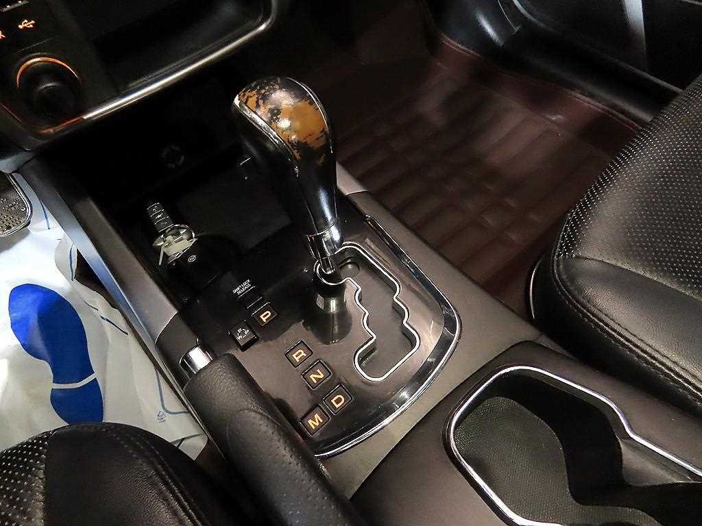 KG모빌리티(쌍용) 코란도 뉴코란도C 2WD 2.2 RX 최고급형 이미지 12