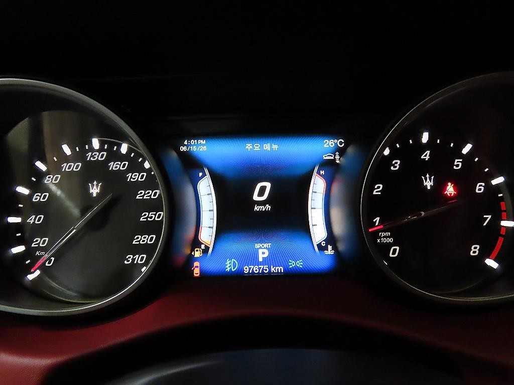마세라티 르반떼 3.0 AWD 이미지 9