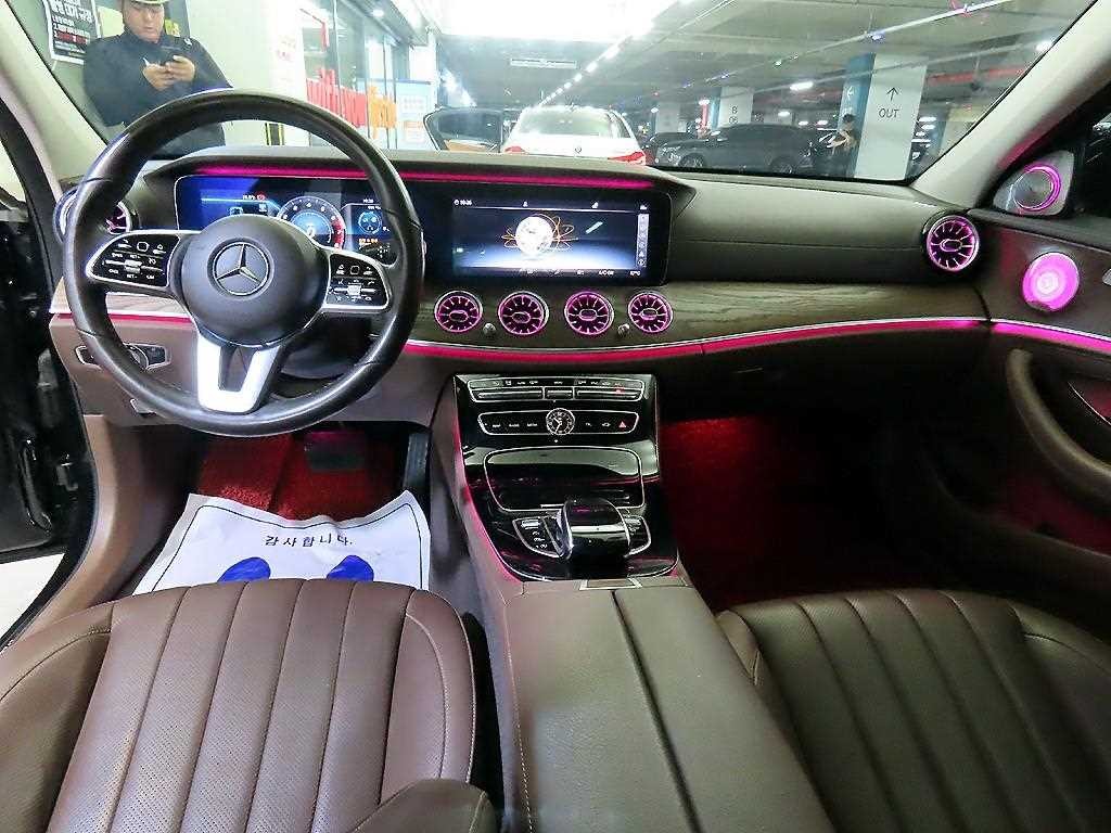 벤츠 E 클래스 E-클래스 W213 E300 4MATIC 익스클루시브 이미지 10