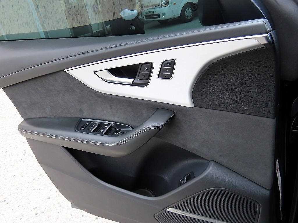 아우디 Q8 55 TFSI 콰트로 프리미엄 이미지 12