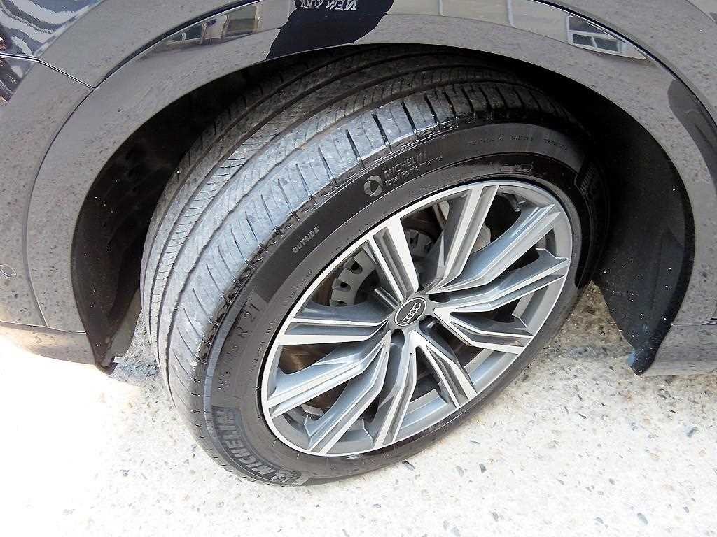 아우디 Q8 55 TFSI 콰트로 프리미엄 이미지 20