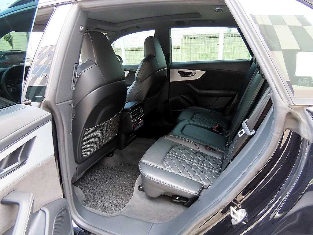 아우디 Q8 55 TFSI 콰트로 프리미엄 이미지 6