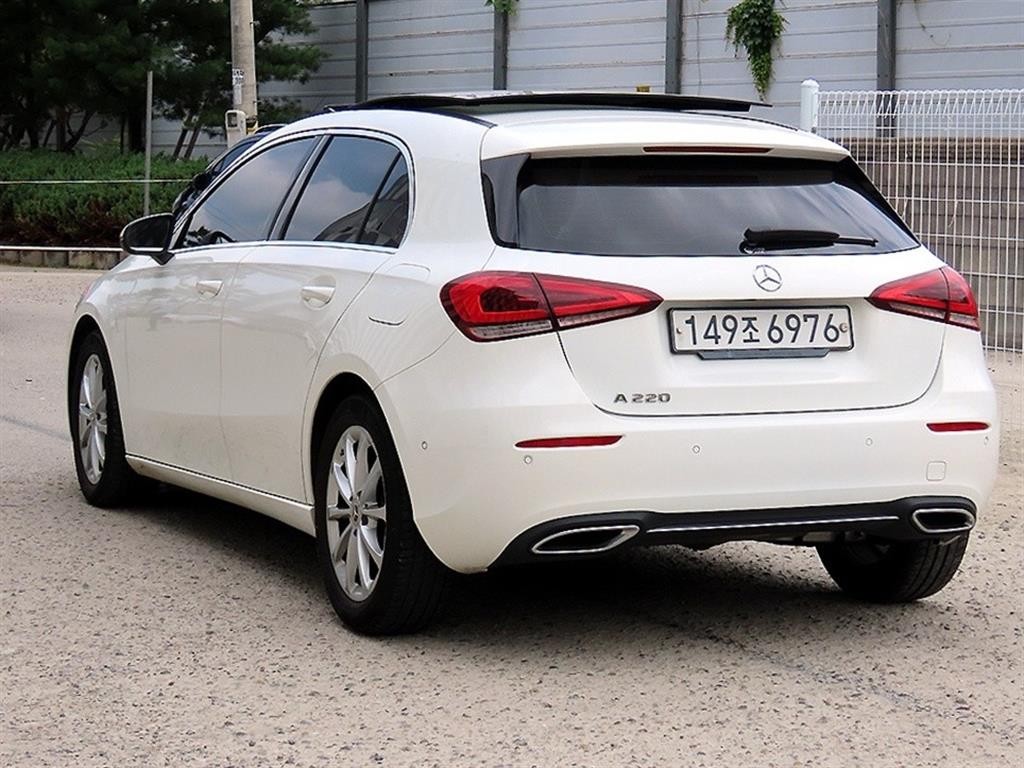 벤츠 A 클래스 A클래스 W177 A220 해치백 이미지 3