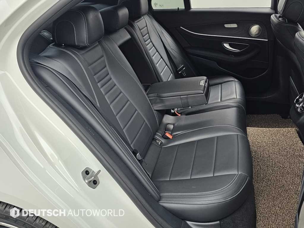 벤츠 E 클래스 E-클래스 W213 E220d 4MATIC AMG라인 이미지 12