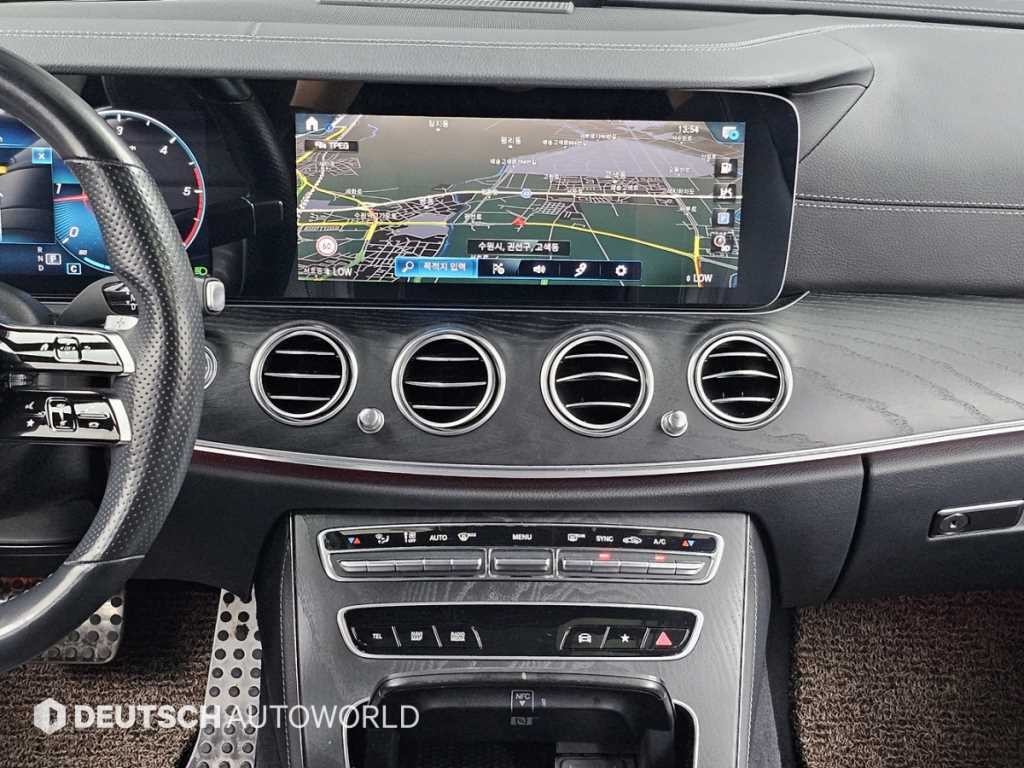 벤츠 E 클래스 E-클래스 W213 E220d 4MATIC AMG라인 이미지 14