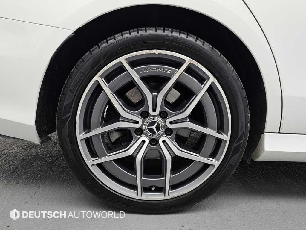 벤츠 E 클래스 E-클래스 W213 E220d 4MATIC AMG라인 이미지 5