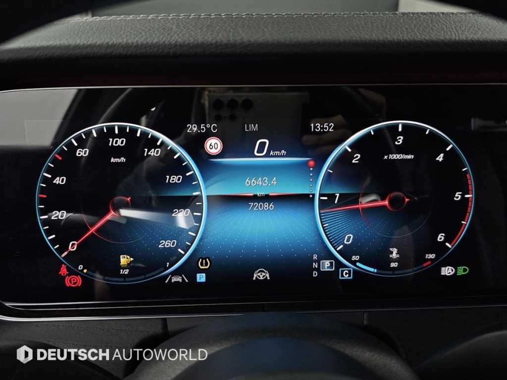 벤츠 E 클래스 E-클래스 W213 E220d 4MATIC AMG라인 이미지 8