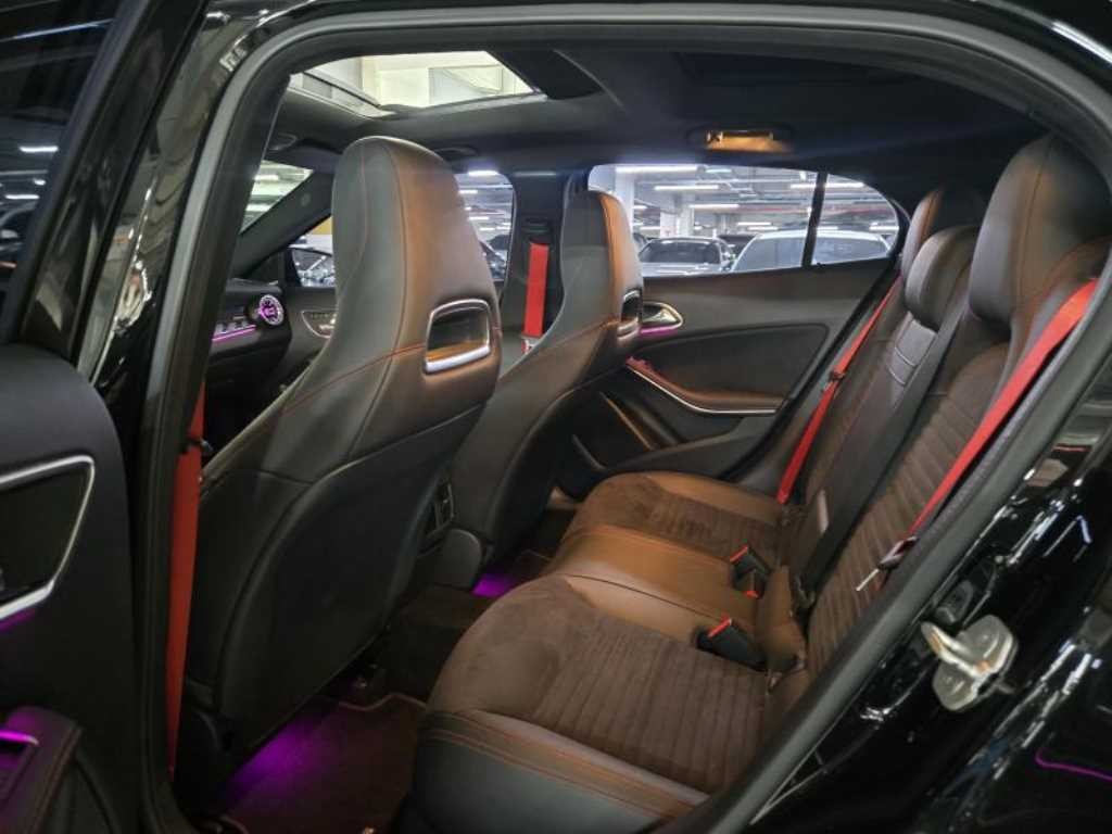 벤츠 GLA 클래스 GLA클래스 X156 GLA45 AMG 4MATIC 이미지 14