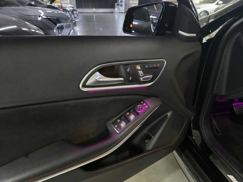 벤츠 GLA 클래스 GLA클래스 X156 GLA45 AMG 4MATIC 이미지 7